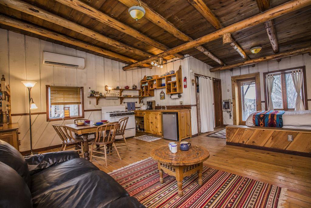 Taos Goji Farm & Eco-Lodge Retreat Arroyo Seco المظهر الخارجي الصورة
