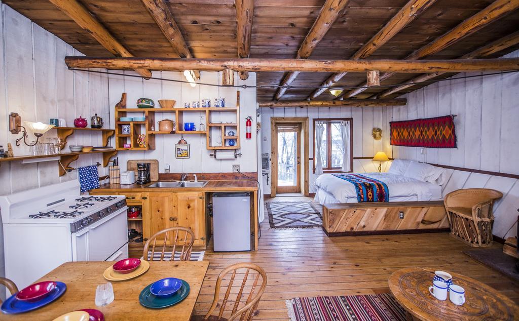 Taos Goji Farm & Eco-Lodge Retreat Arroyo Seco المظهر الخارجي الصورة